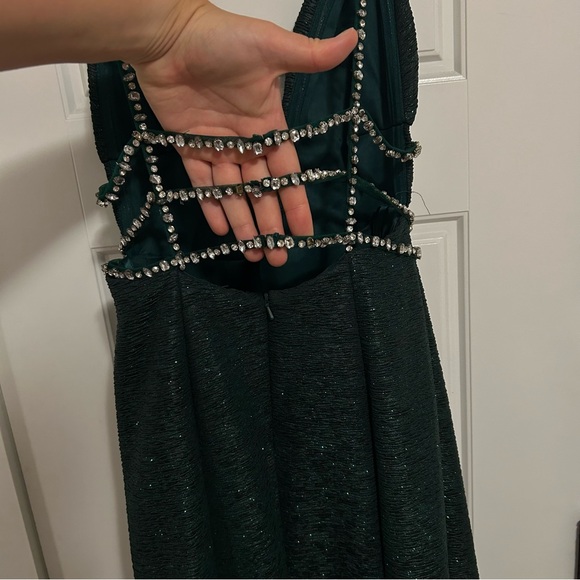 Formal green dress - Picture 7 of 8